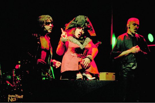 Quartiers Nord, spectacle 2001 L'Odyssée de l'Estaque, live à Simiane, photo Bernard Ribet