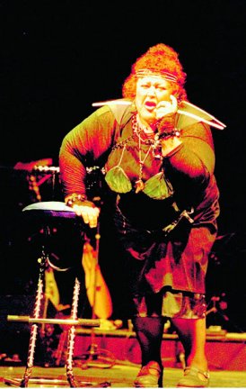 Quartiers Nord, spectacle 2001 L'Odyssée de l'Estaque, live à Simiane, photo Bernard Ribet