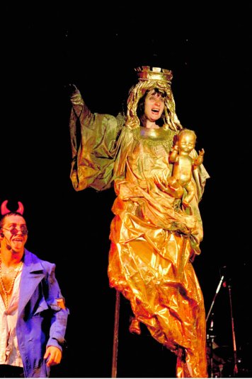 Quartiers Nord, spectacle 2001 L'Odyssée de l'Estaque, live à Simiane, photo Bernard Ribet